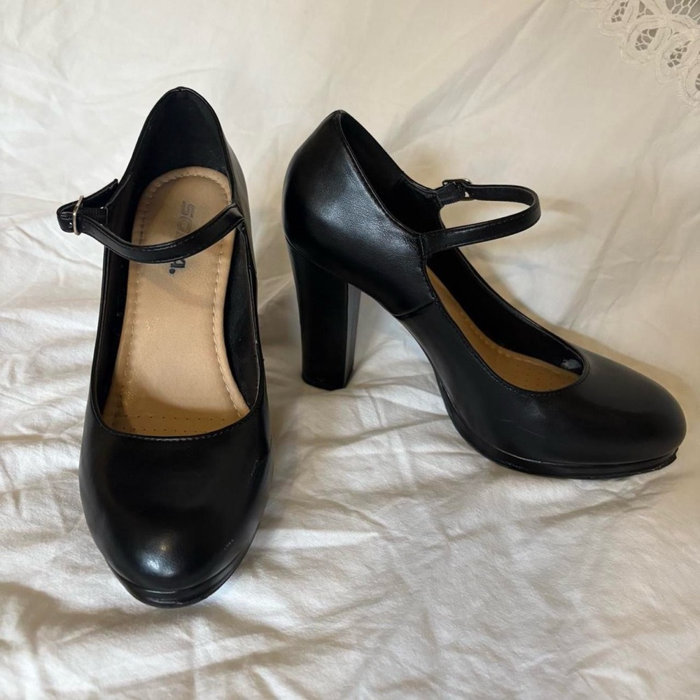 SOLD 💄 Black Mary Jane Heels